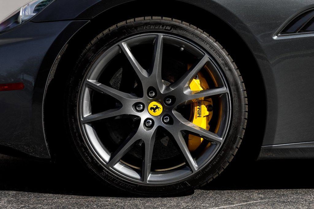 Used 2010 Ferrari California image 13
