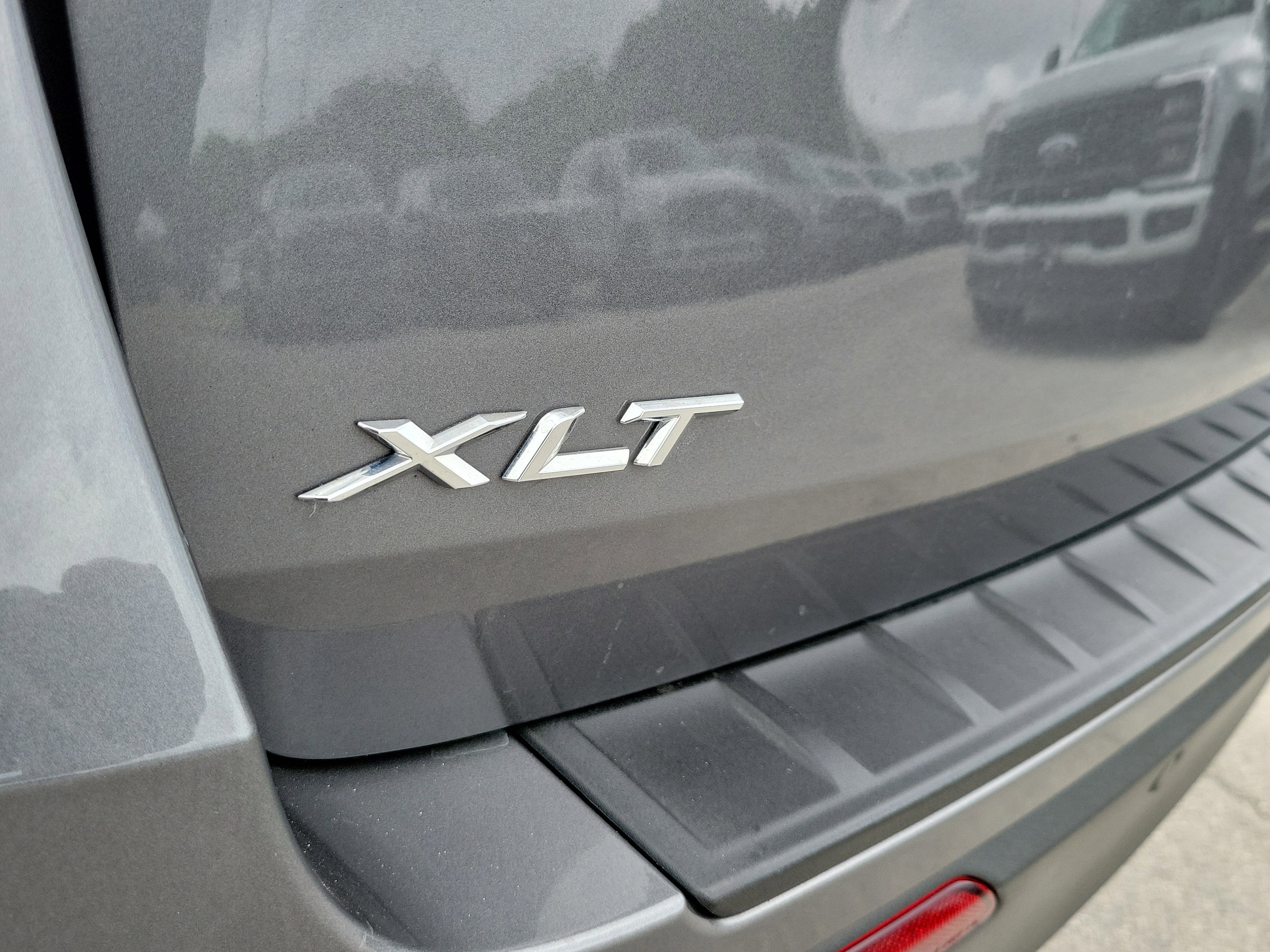 Used 2024 Ford Explorer XLT RWD image 31