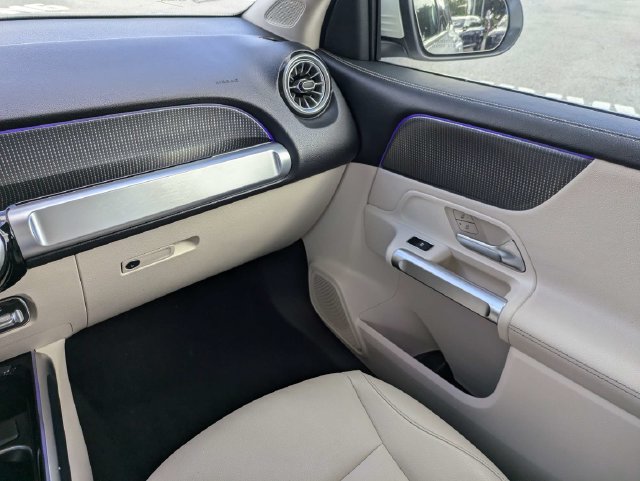 Used 2022 Mercedes-Benz GLB 250 image 21