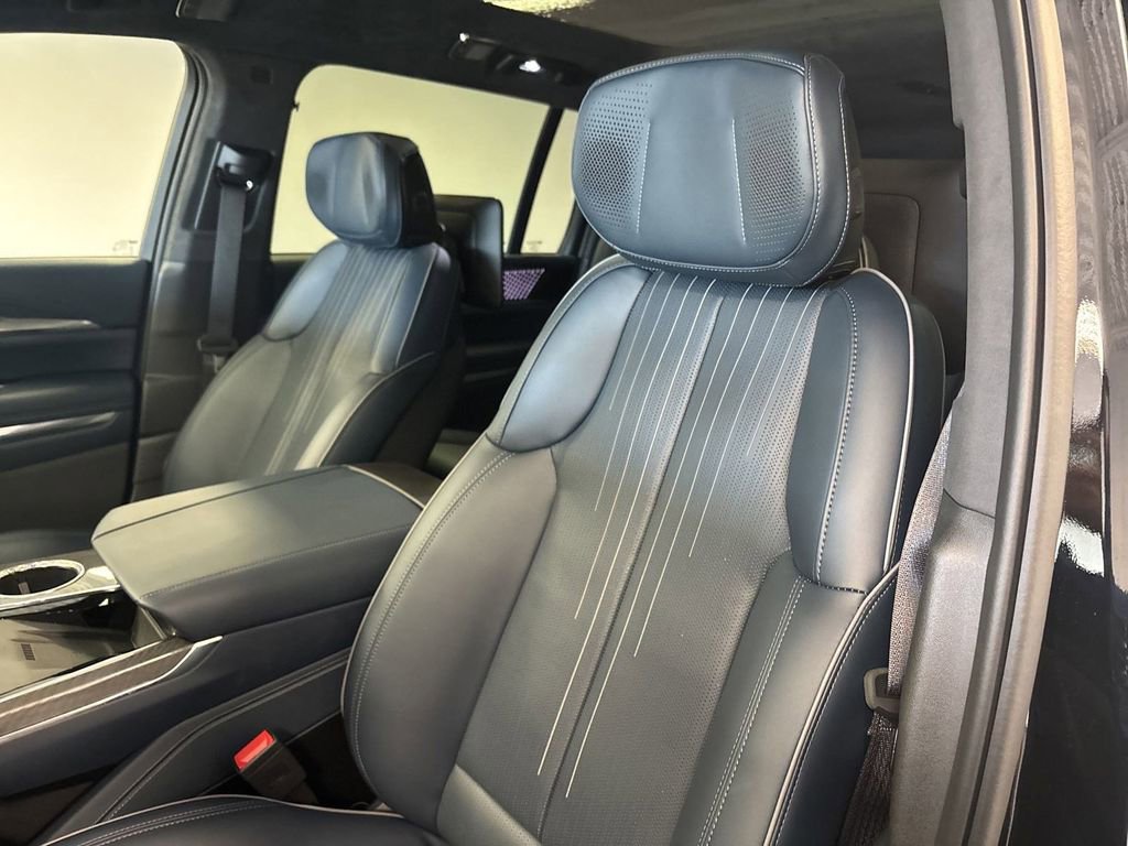New 2025 Cadillac Escalade IQ Sport 2 w/ LPO, ONYX Package image 29