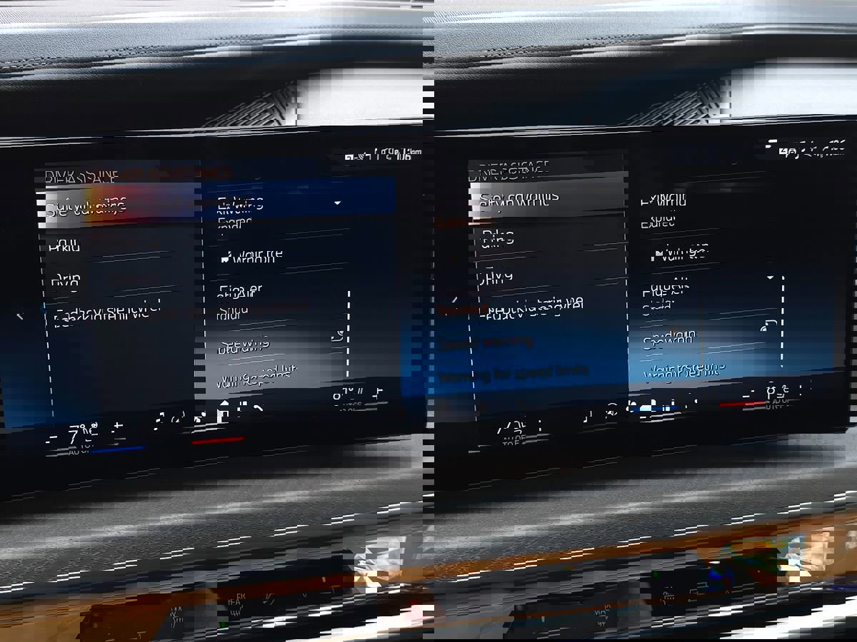 Used 2024 BMW i7 xDrive60 w/ Executive Package image 53