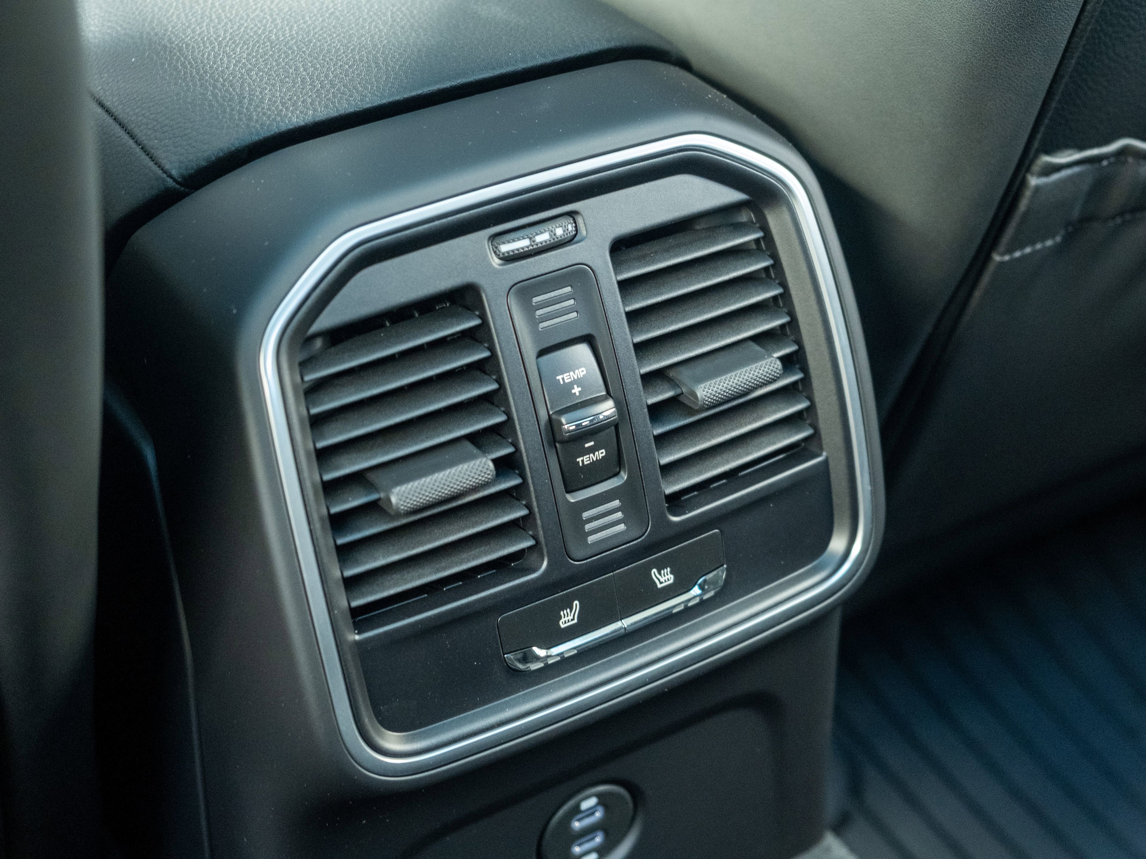 Used 2026 Porsche Macan image 25