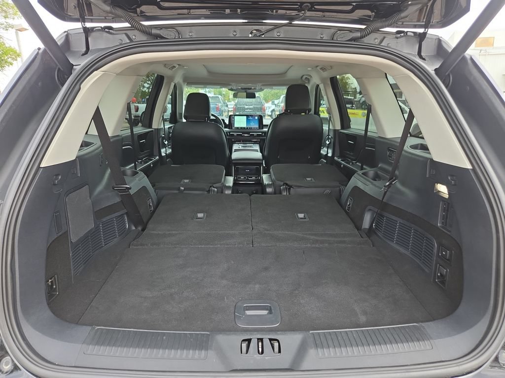 Used 2025 Lincoln Aviator AWD w/ Jet Appearance Package image 20