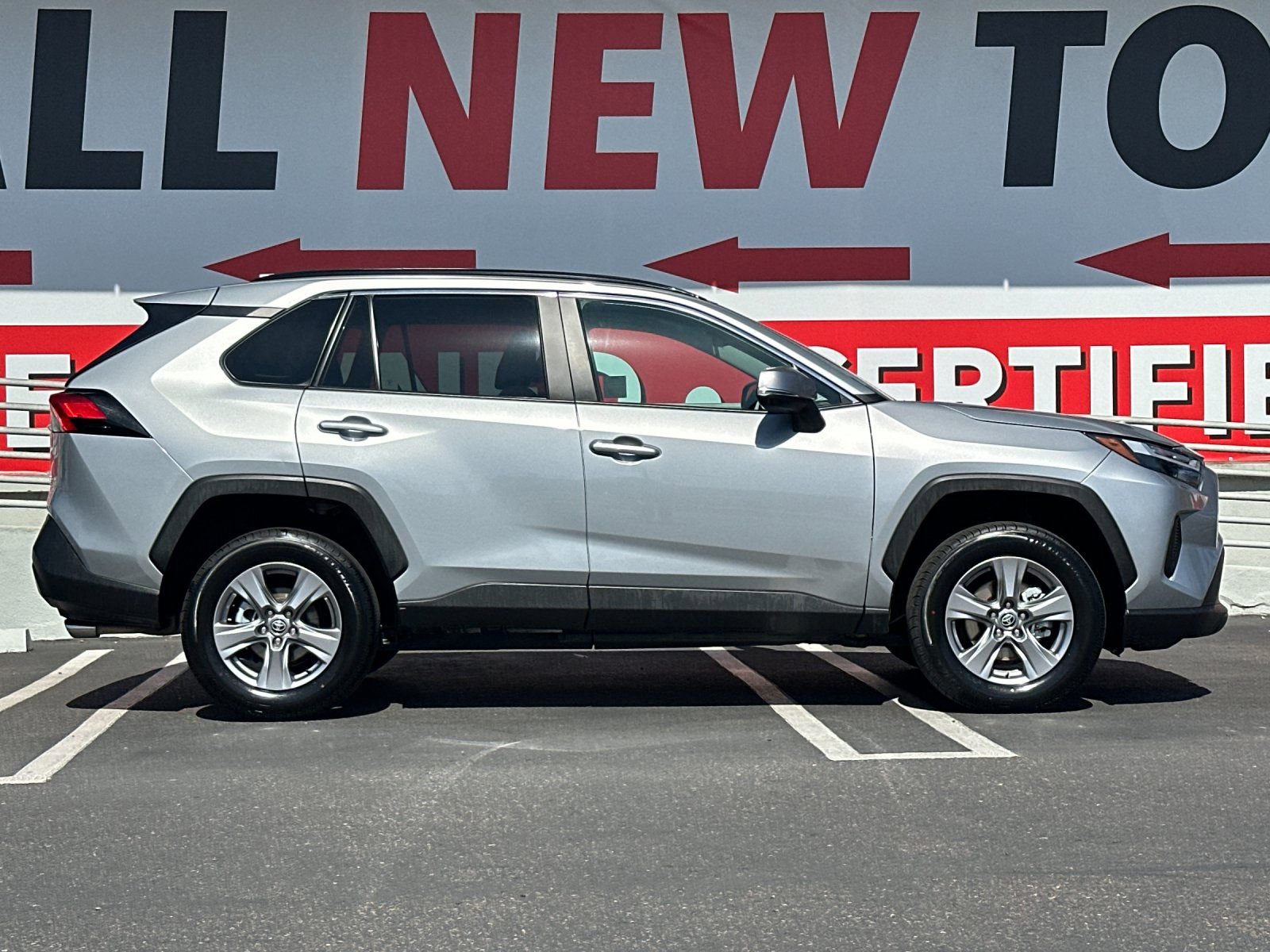 Used 2025 Toyota RAV4 XLE FWD image 6