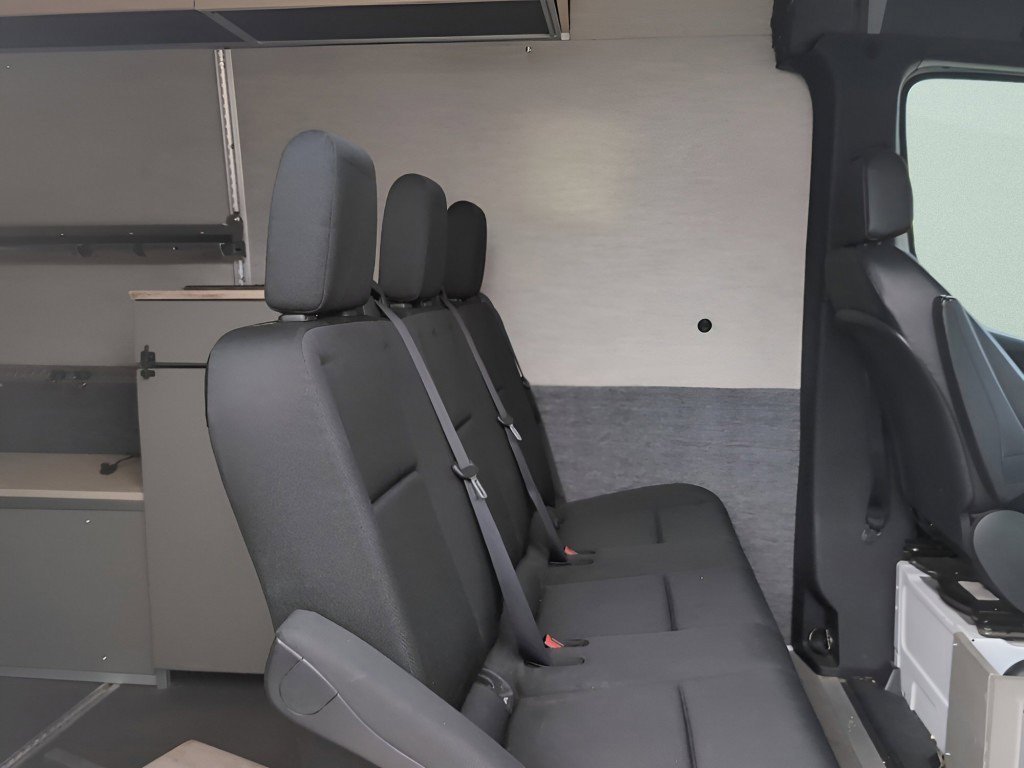 Used 2021 Freightliner Sprinter 2500 image 21