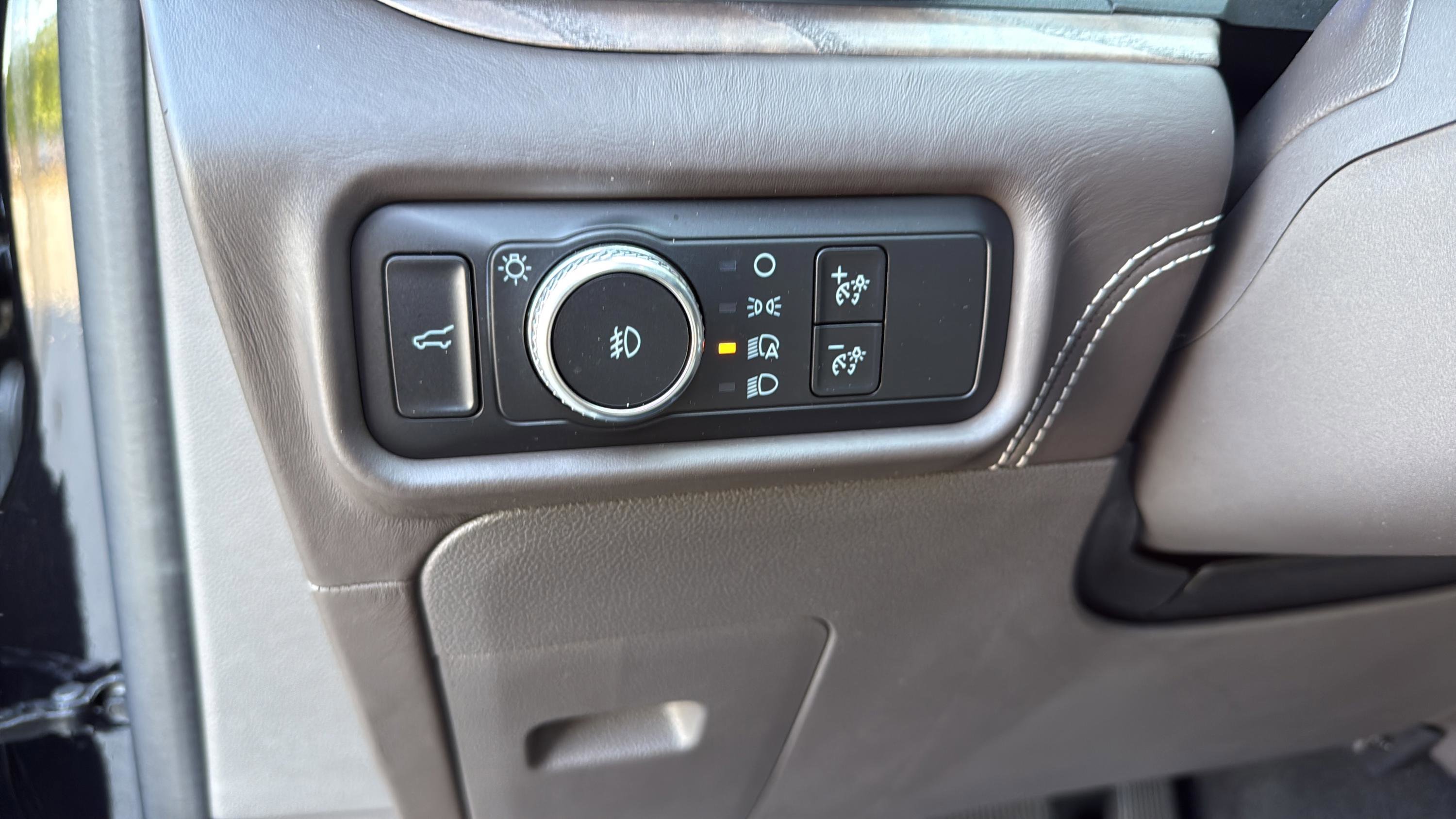 Used 2020 Ford Explorer Platinum w/ Premium Technology Package image 23