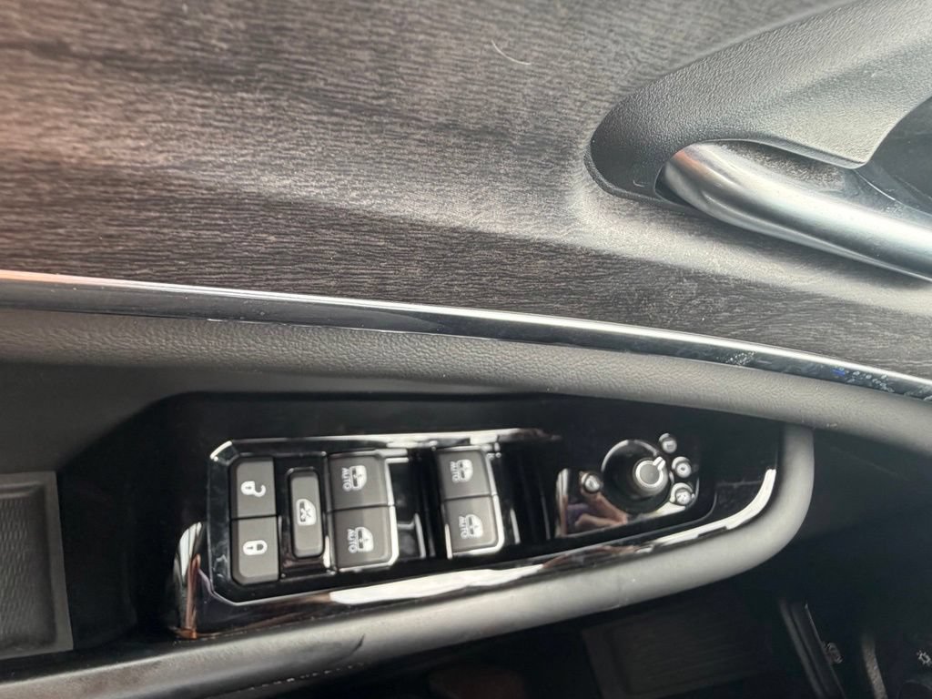 Used 2022 Jeep Grand Cherokee Overland AWD/4WD image 53