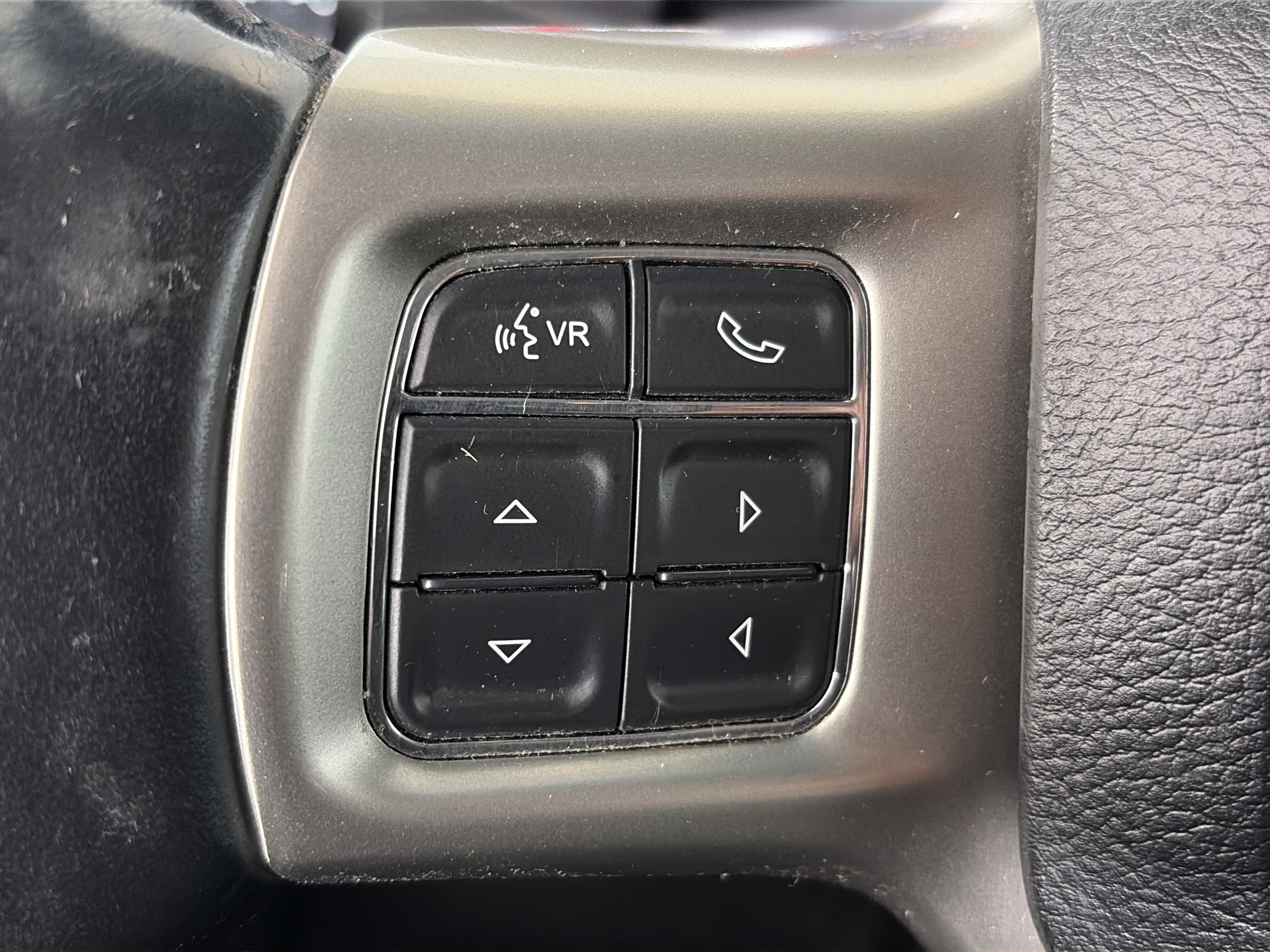 Used 2017 RAM 1500 Laramie AWD/4WD image 38