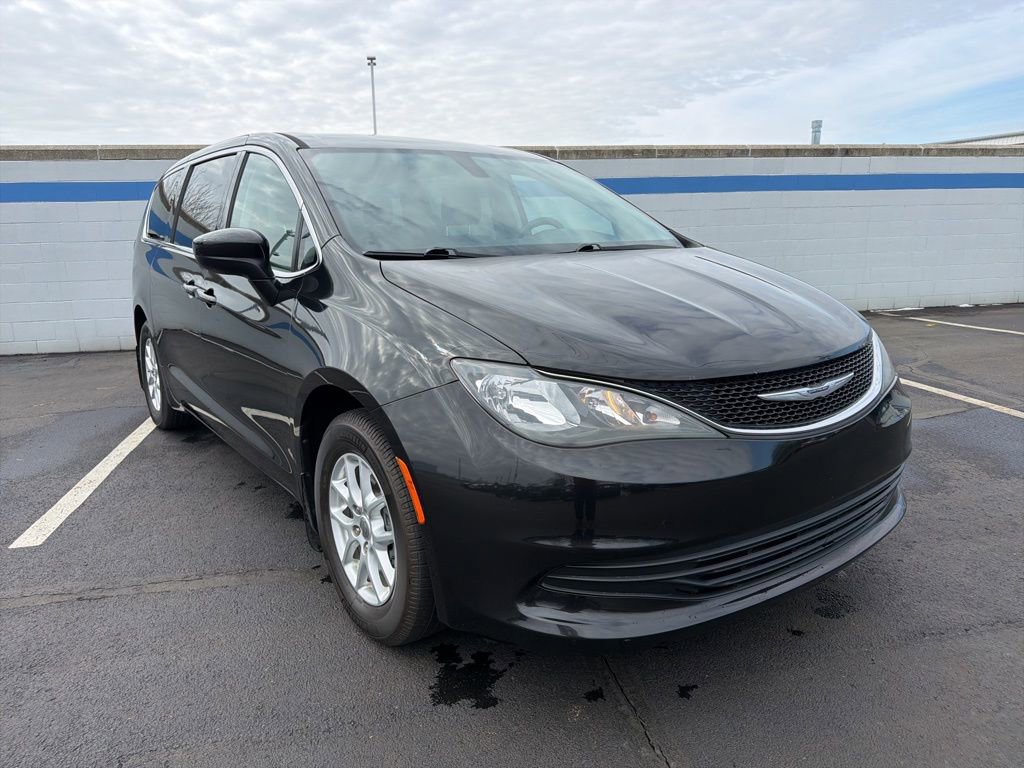 Used 2017 Chrysler Pacifica Touring image 7