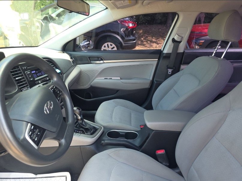 Used 2017 Hyundai Elantra SE image 25