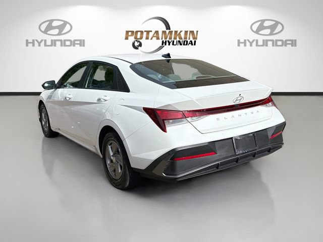 Certified 2025 Hyundai Elantra SE FWD image 7