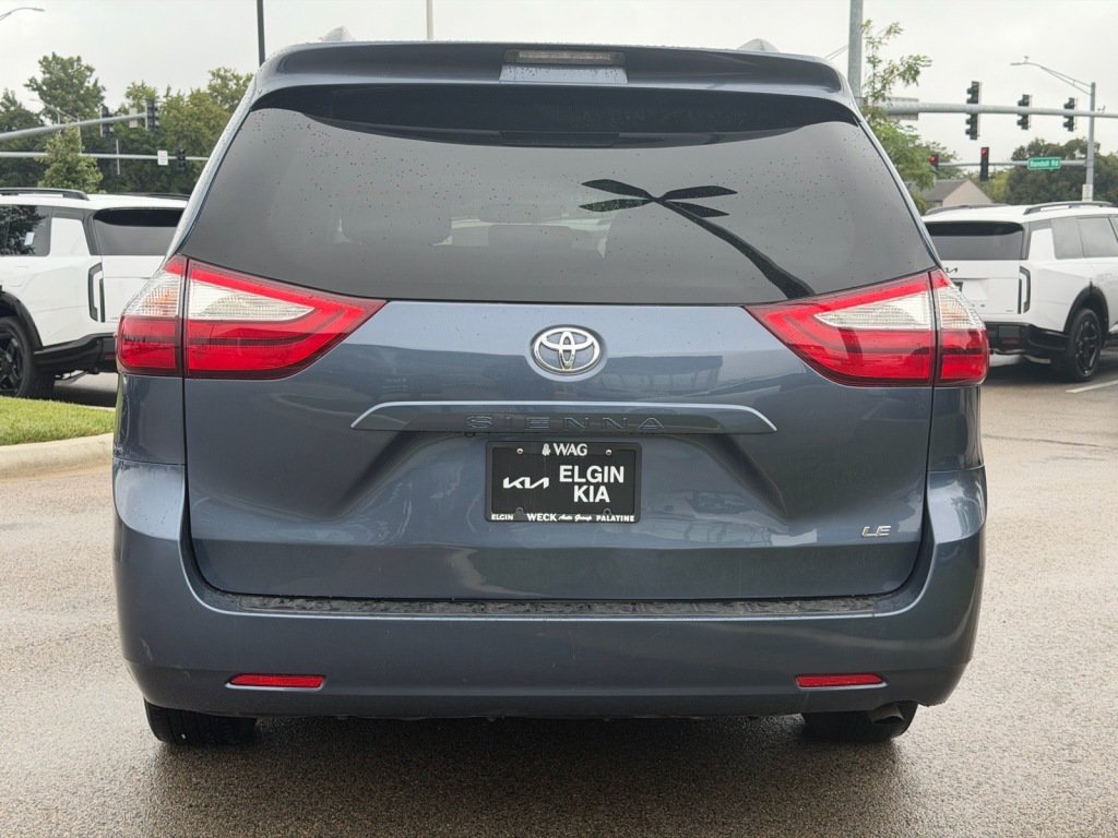 Used 2017 Toyota Sienna LE FWD image 4