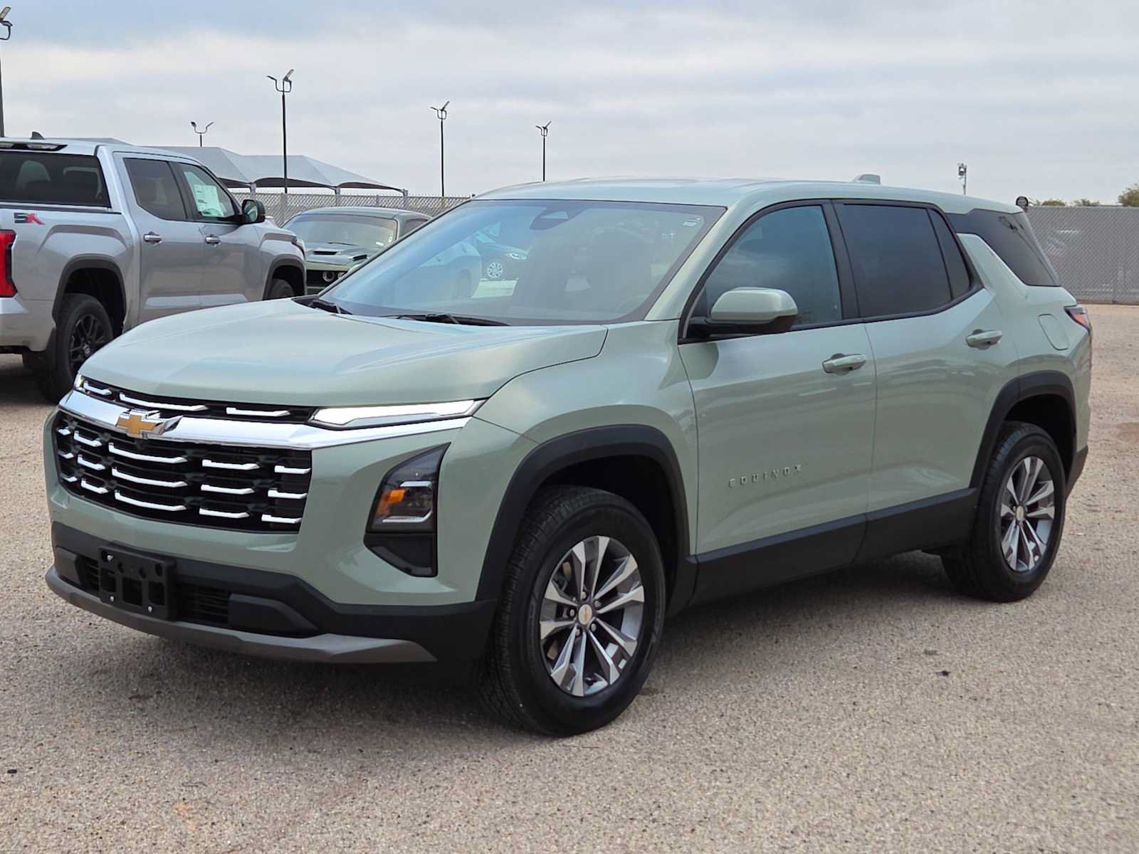 Used 2026 Chevrolet Equinox LT w/ Convenience Package II FWD image 4