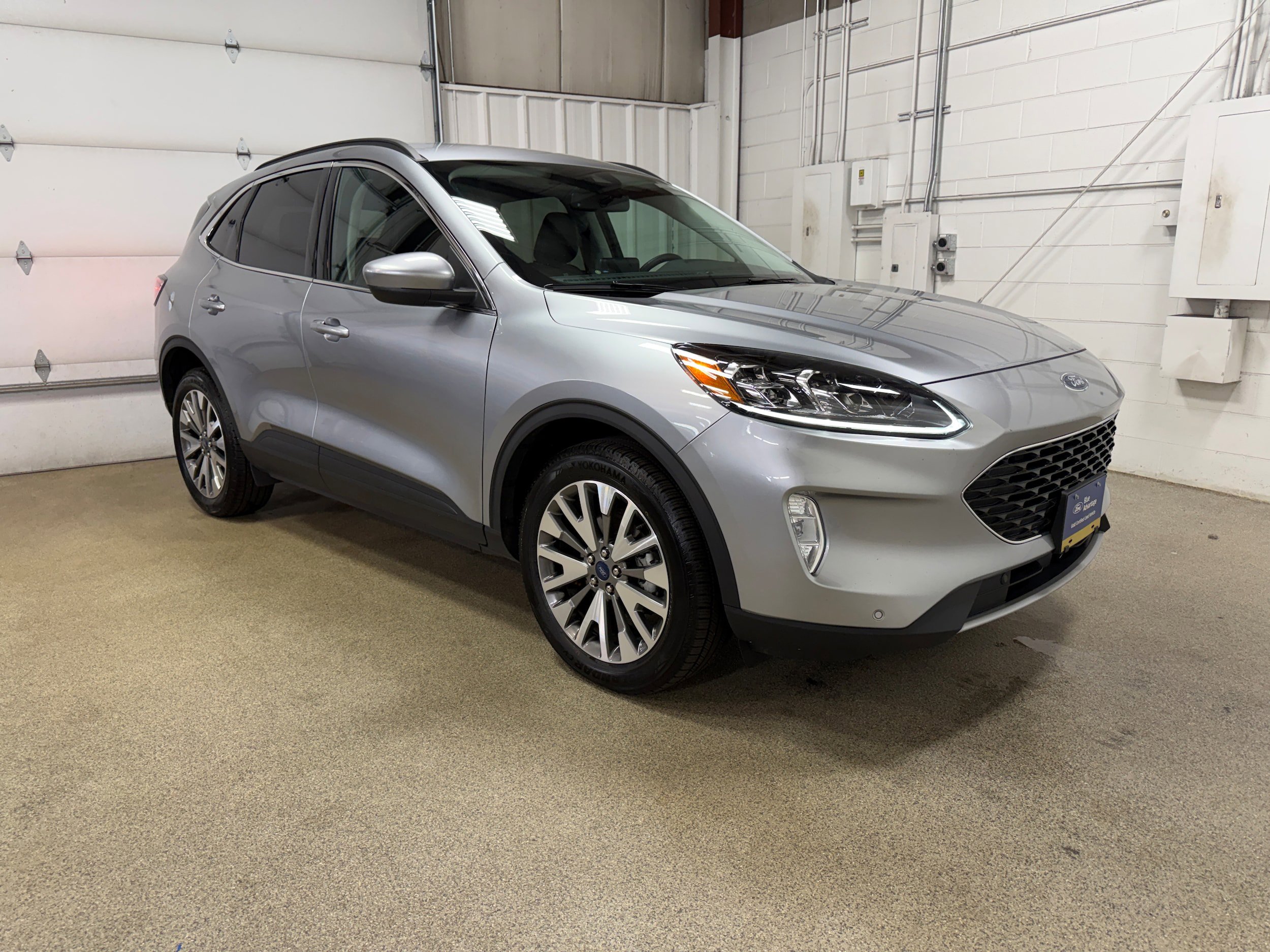 Certified 2022 Ford Escape Titanium AWD/4WD image 5