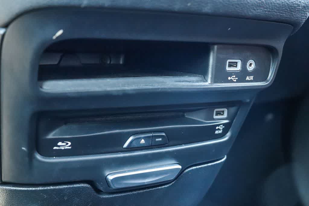 Used 2019 Chrysler Pacifica Limited w/ Advanced Safetytec Group FWD image 25
