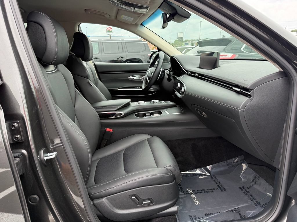 Used 2025 Genesis GV70 2.5T AWD/4WD image 18