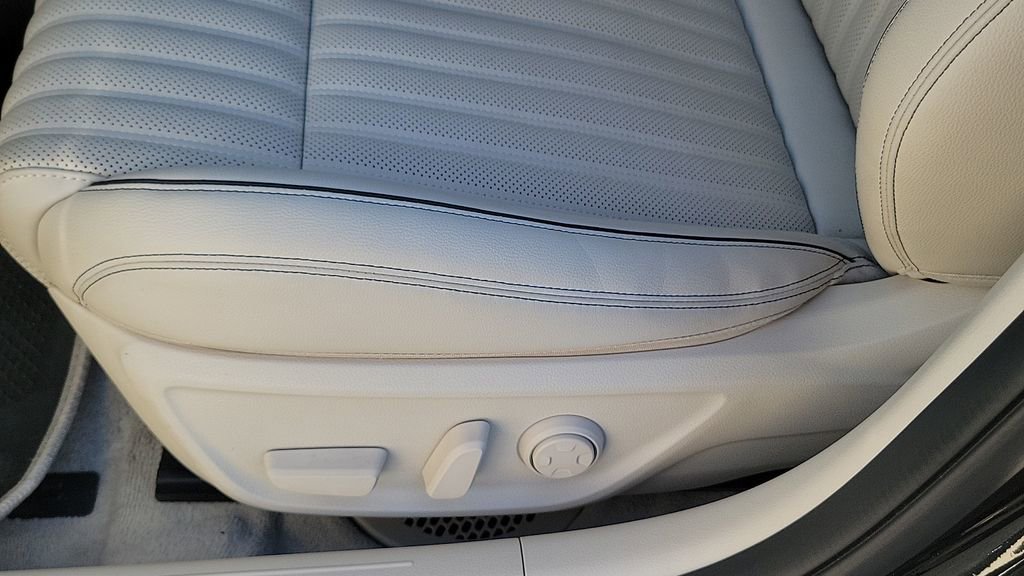 Used 2026 Genesis G70 2.5T Prestige image 32