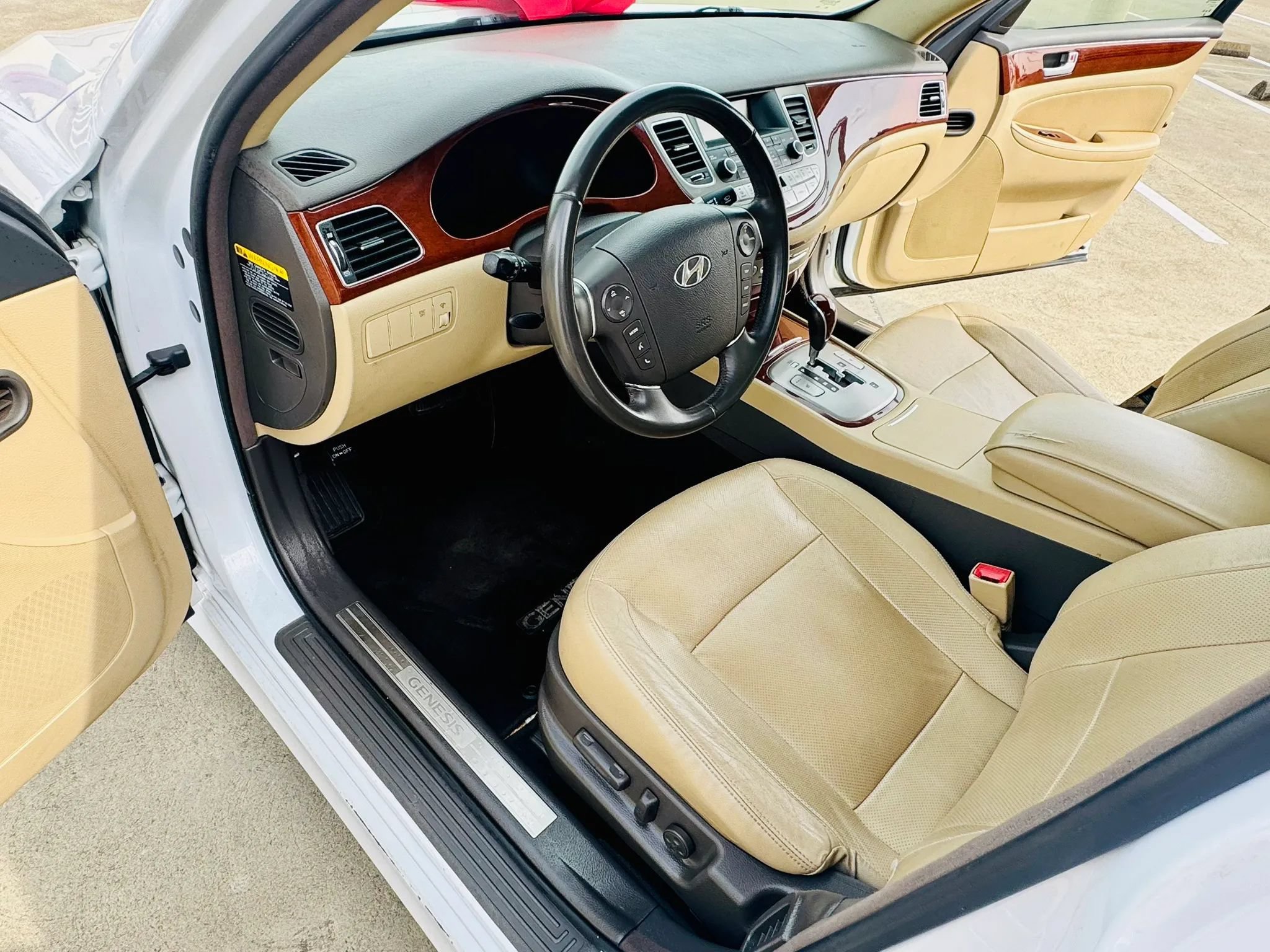 Used 2014 Hyundai Genesis 3.8 RWD image 22
