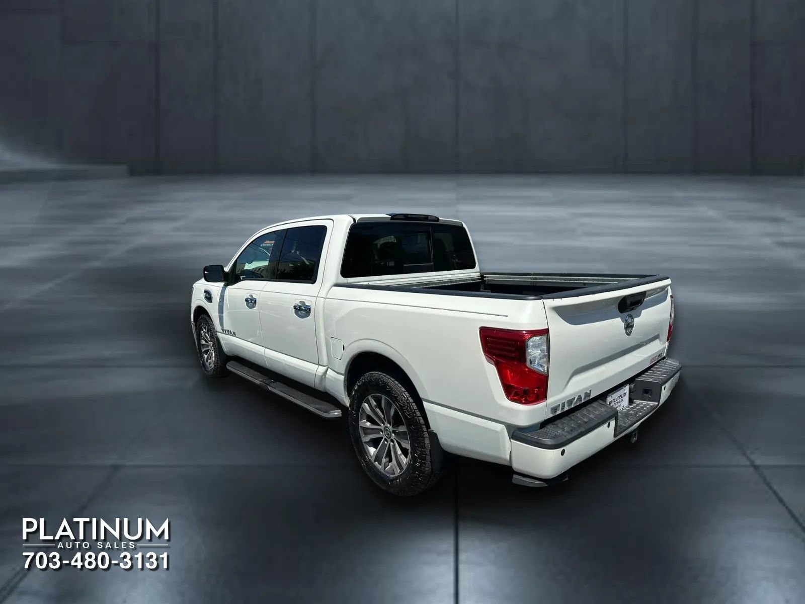 Used 2017 Nissan Titan SL RWD image 8