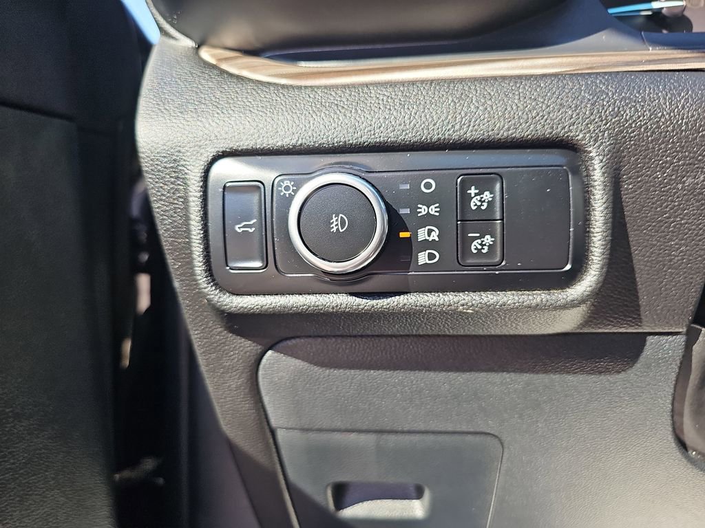 Used 2023 Ford Explorer Limited image 32
