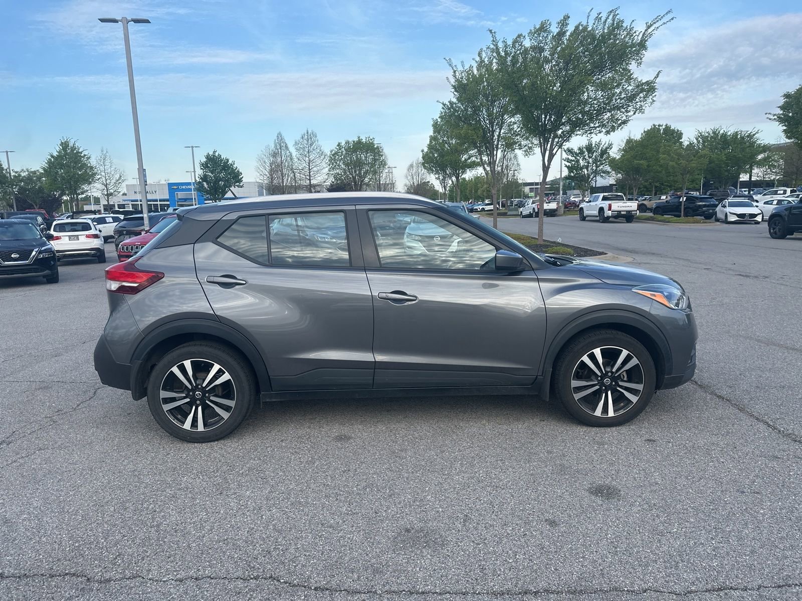 Used 2019 Nissan Kicks SV image 4