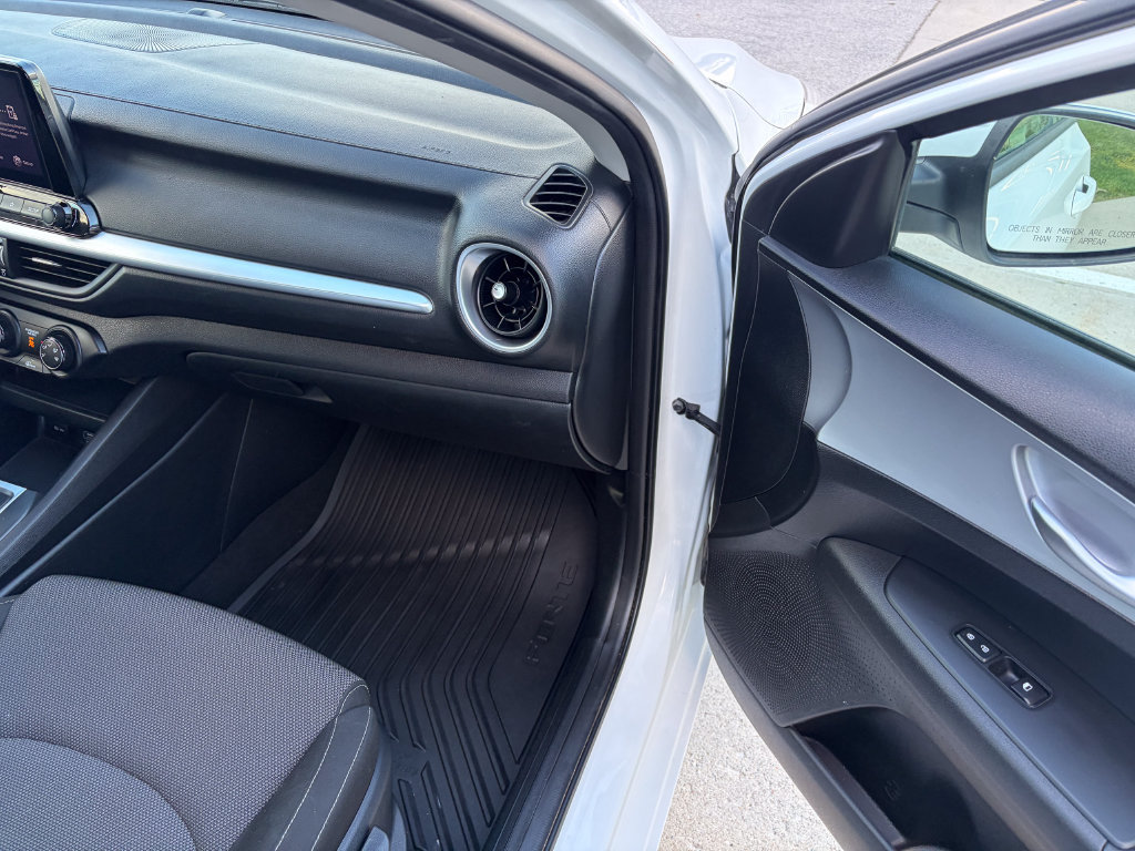 Used 2024 Kia Forte LXS w/ LXS Technology Package FWD image 16