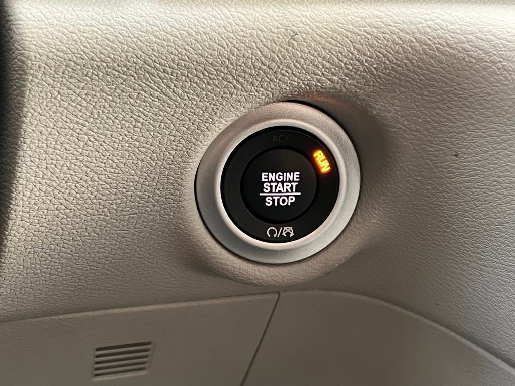 Used 2024 Chrysler Pacifica Touring-L image 24