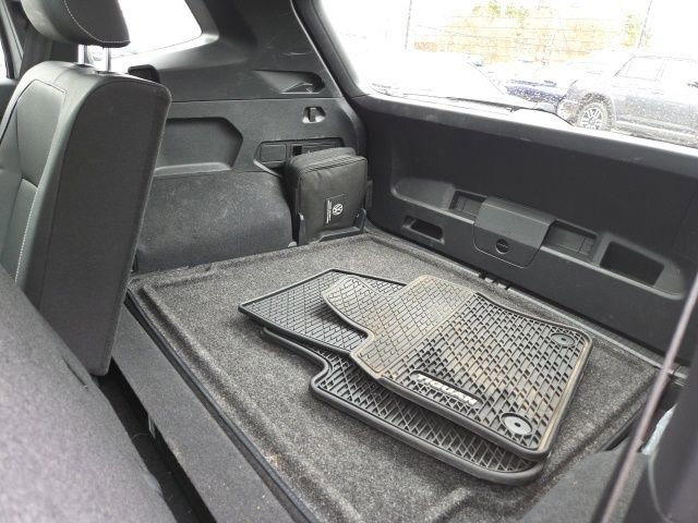 Used 2023 Volkswagen Tiguan SE R-Line image 25