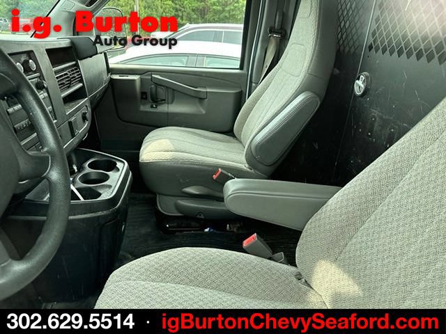 Used 2019 Chevrolet Express 2500 w/ Driver Convenience Package RWD image 4