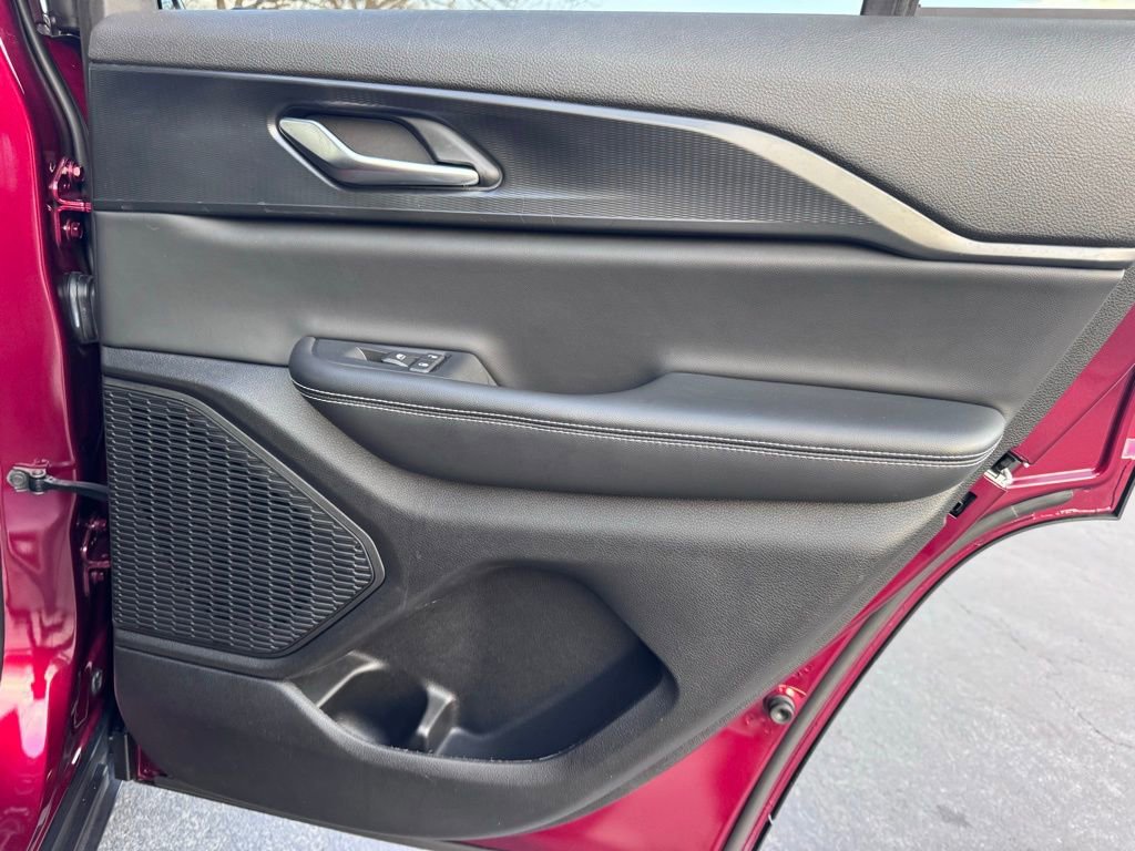 Used 2023 Jeep Grand Cherokee Laredo image 25