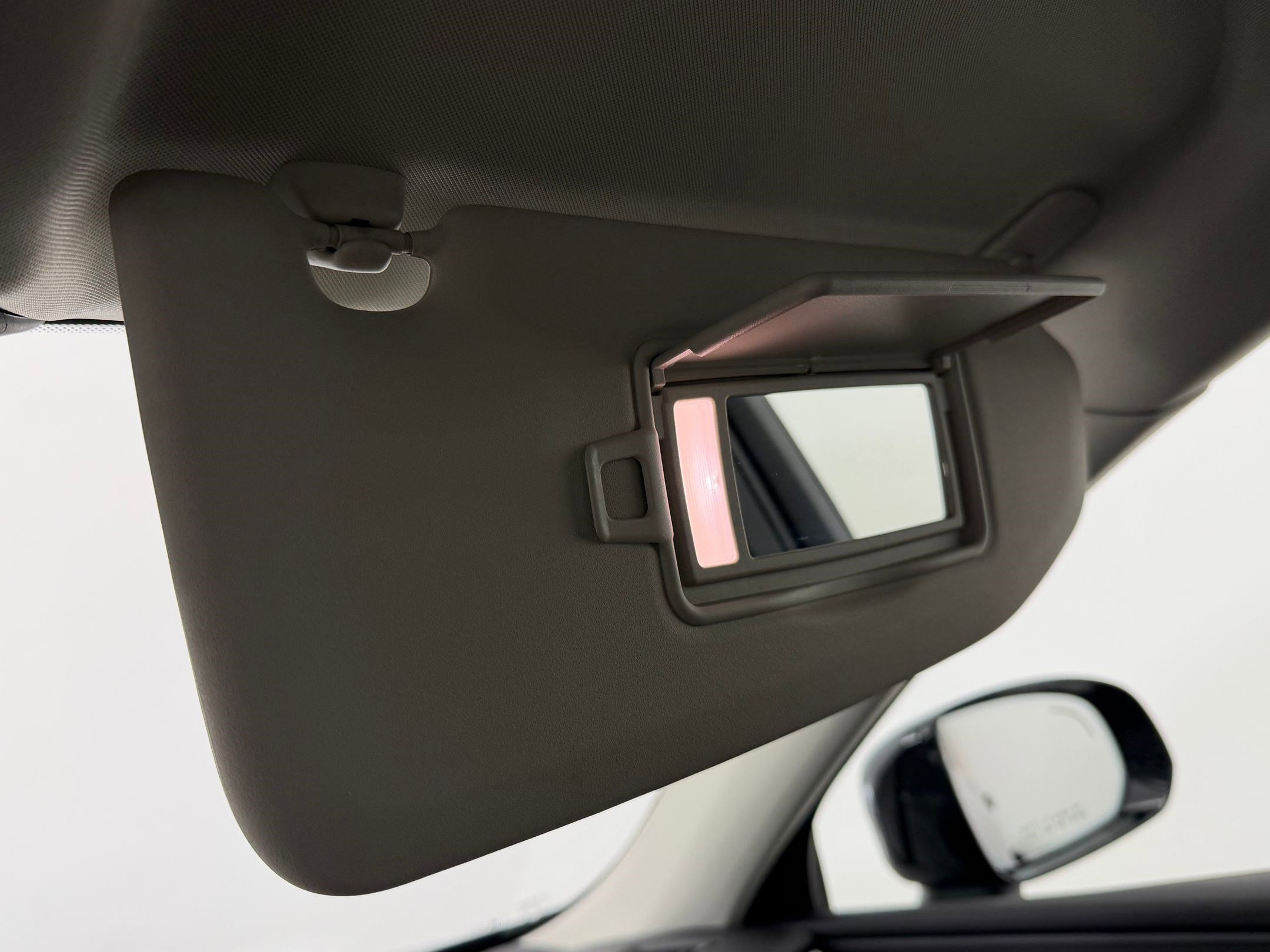 Used 2025 Volvo XC60 B5 Plus image 30