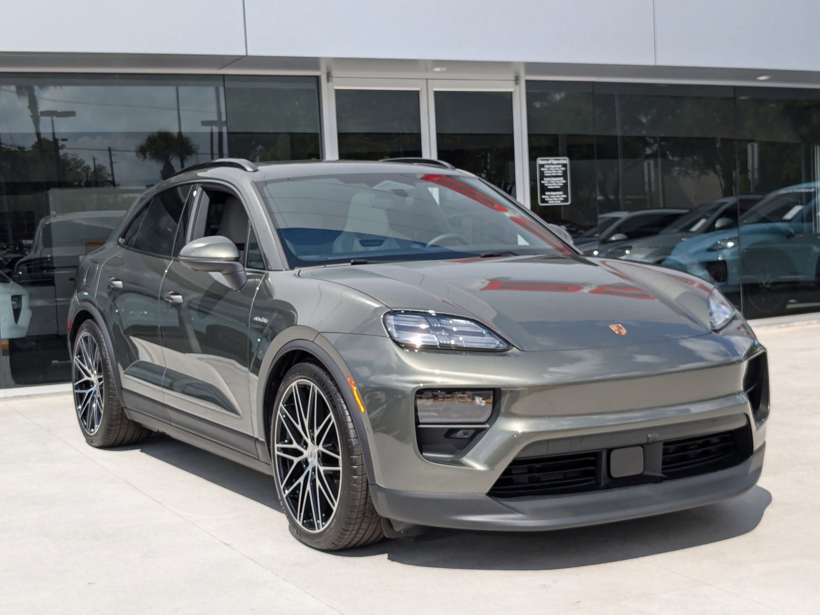 New 2025 Porsche Macan Electric image 7