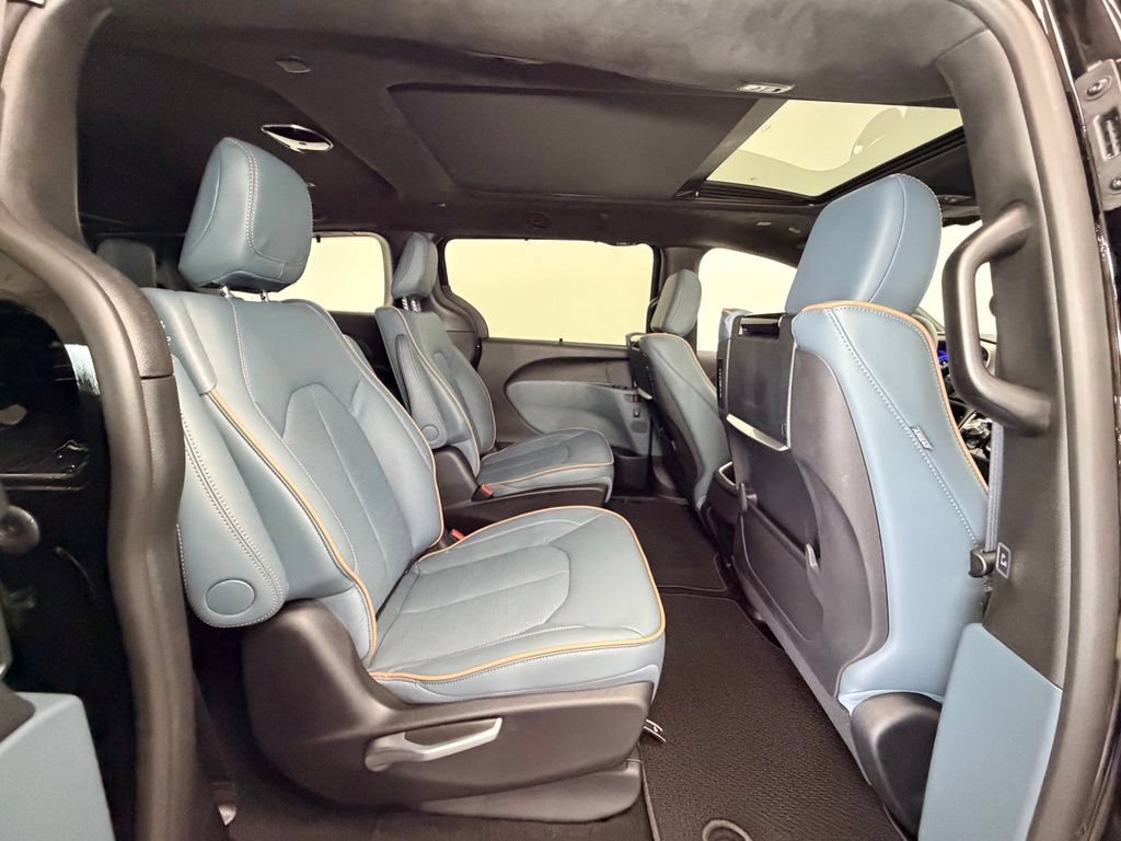 New 2027 Chrysler Pacifica Pinnacle AWD/4WD image 10