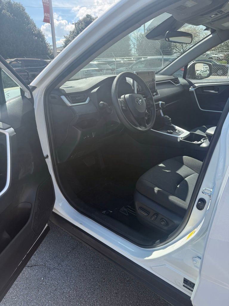 Used 2025 Toyota RAV4 XLE image 9