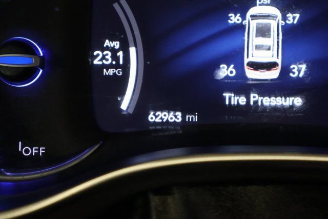 Used 2023 Chrysler Pacifica Touring-L FWD image 15