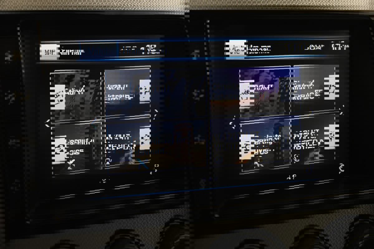 Used 2016 Jaguar F-TYPE Coupe image 39