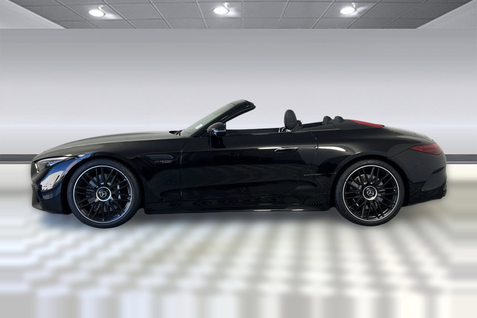 Used 2024 Mercedes-Benz SL 63 AMG 4MATIC image 2