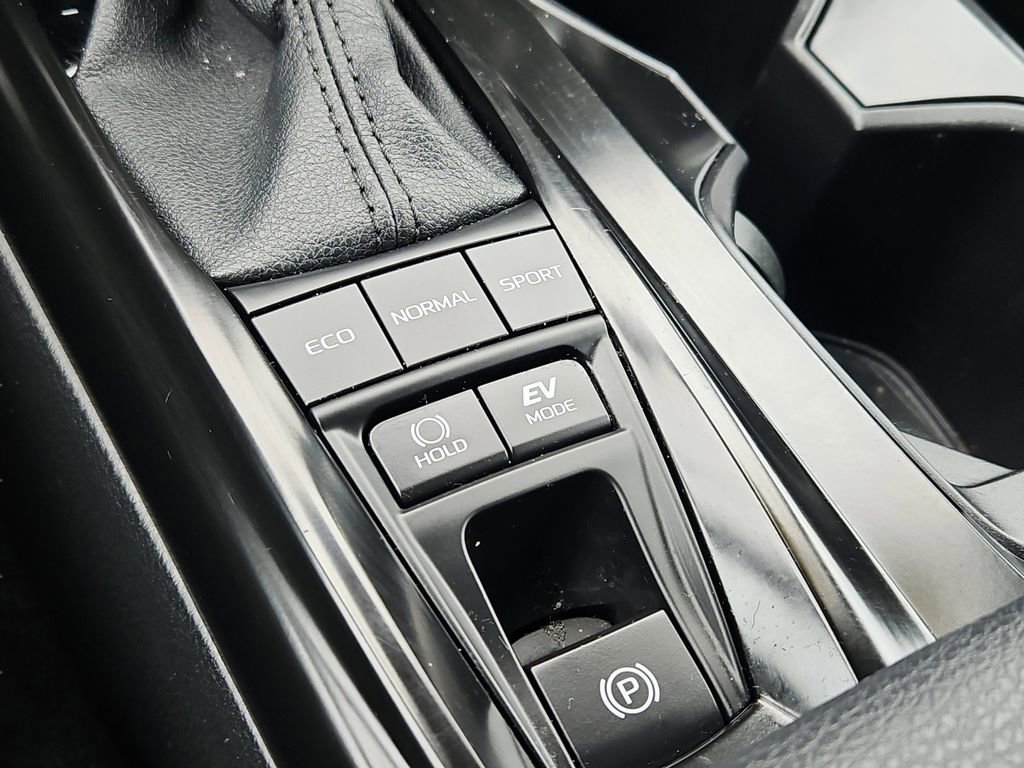 Used 2025 Toyota Camry SE w/ Convenience Package image 17