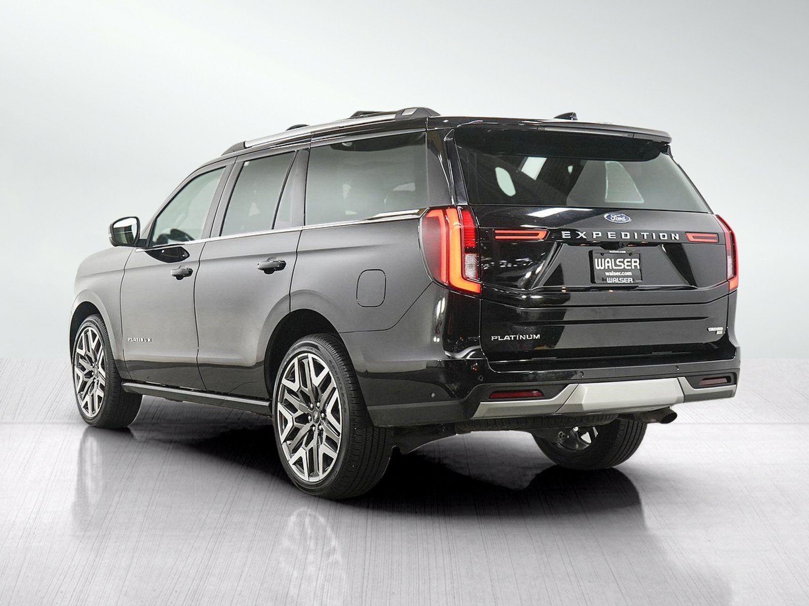 Used 2025 Ford Expedition Platinum w/ Platinum Ultimate Package AWD/4WD image 3