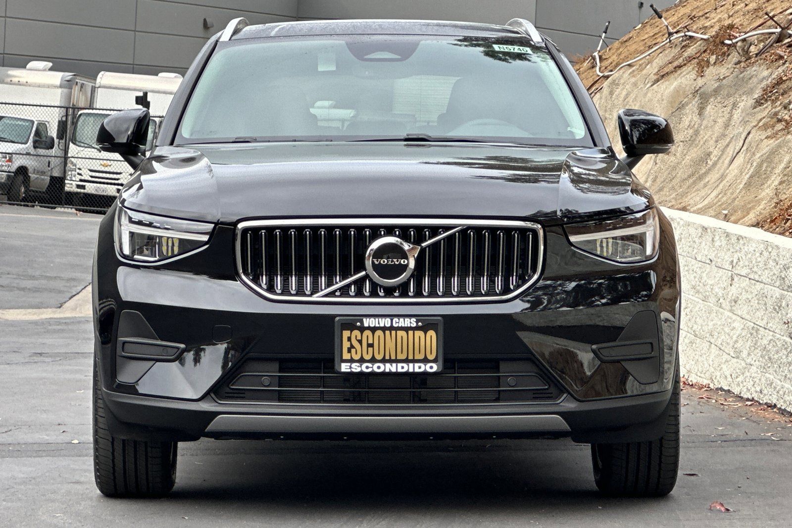 New 2025 Volvo XC40 B5 Core w/ Climate Package image 3