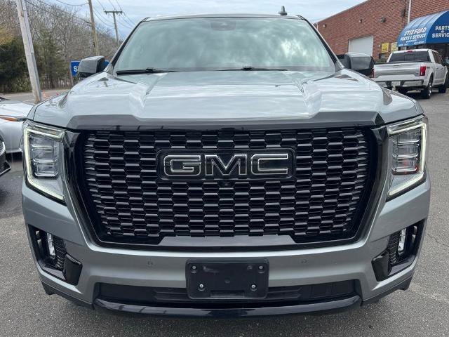 Used 2024 GMC Yukon SLT w/ SLT Luxury Package image 2