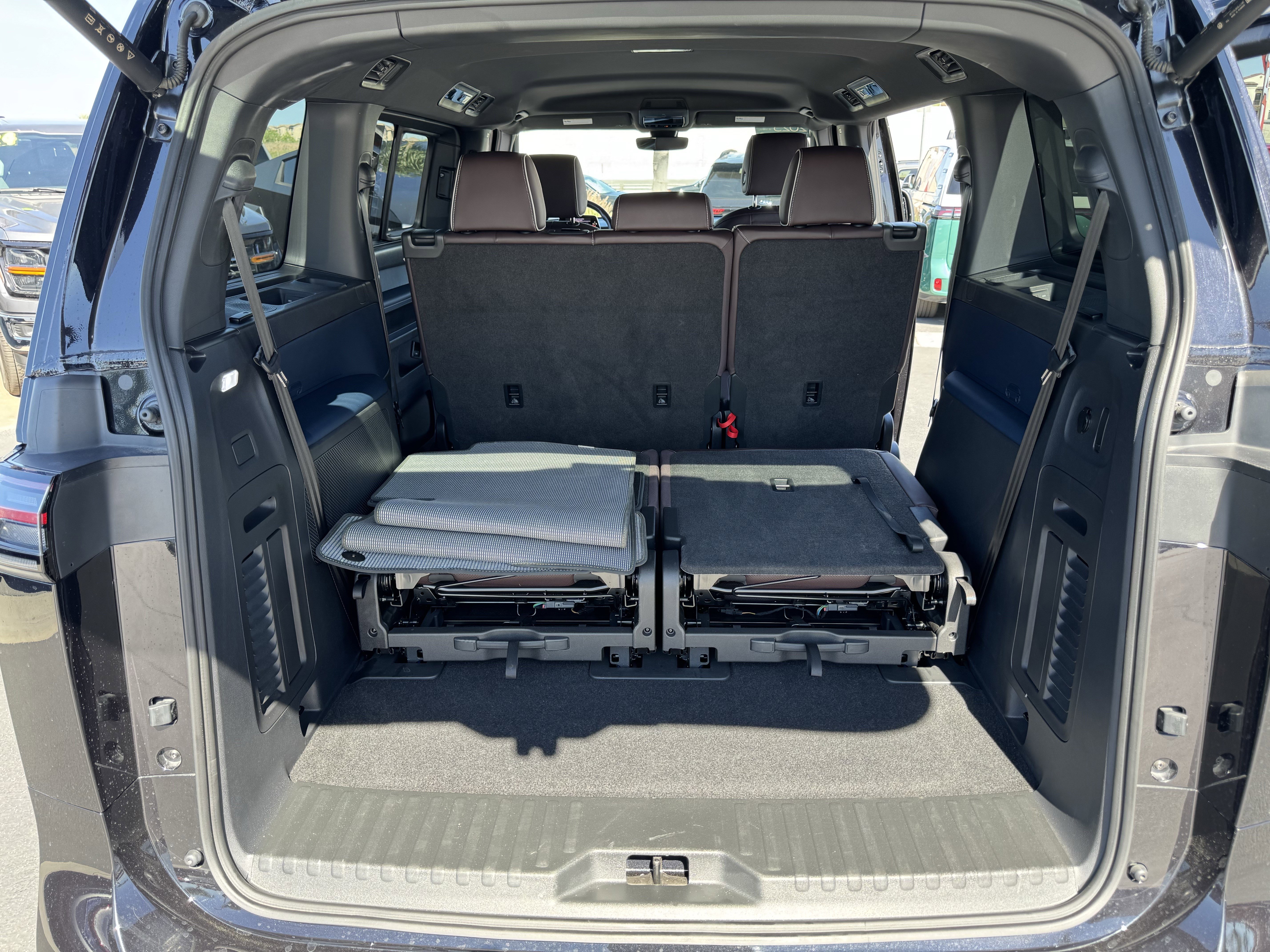 Used 2025 Volkswagen ID. Buzz Pro S image 40