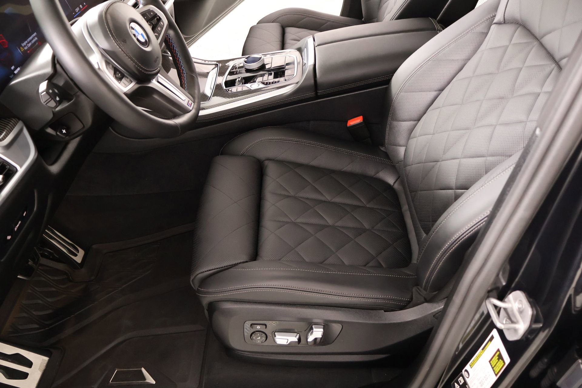 Used 2025 BMW X5 M60i AWD/4WD image 12