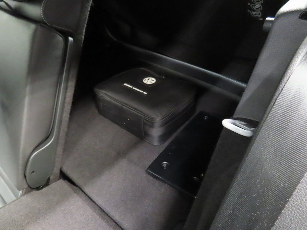 Used 2016 Volkswagen Golf R 4-Door image 10