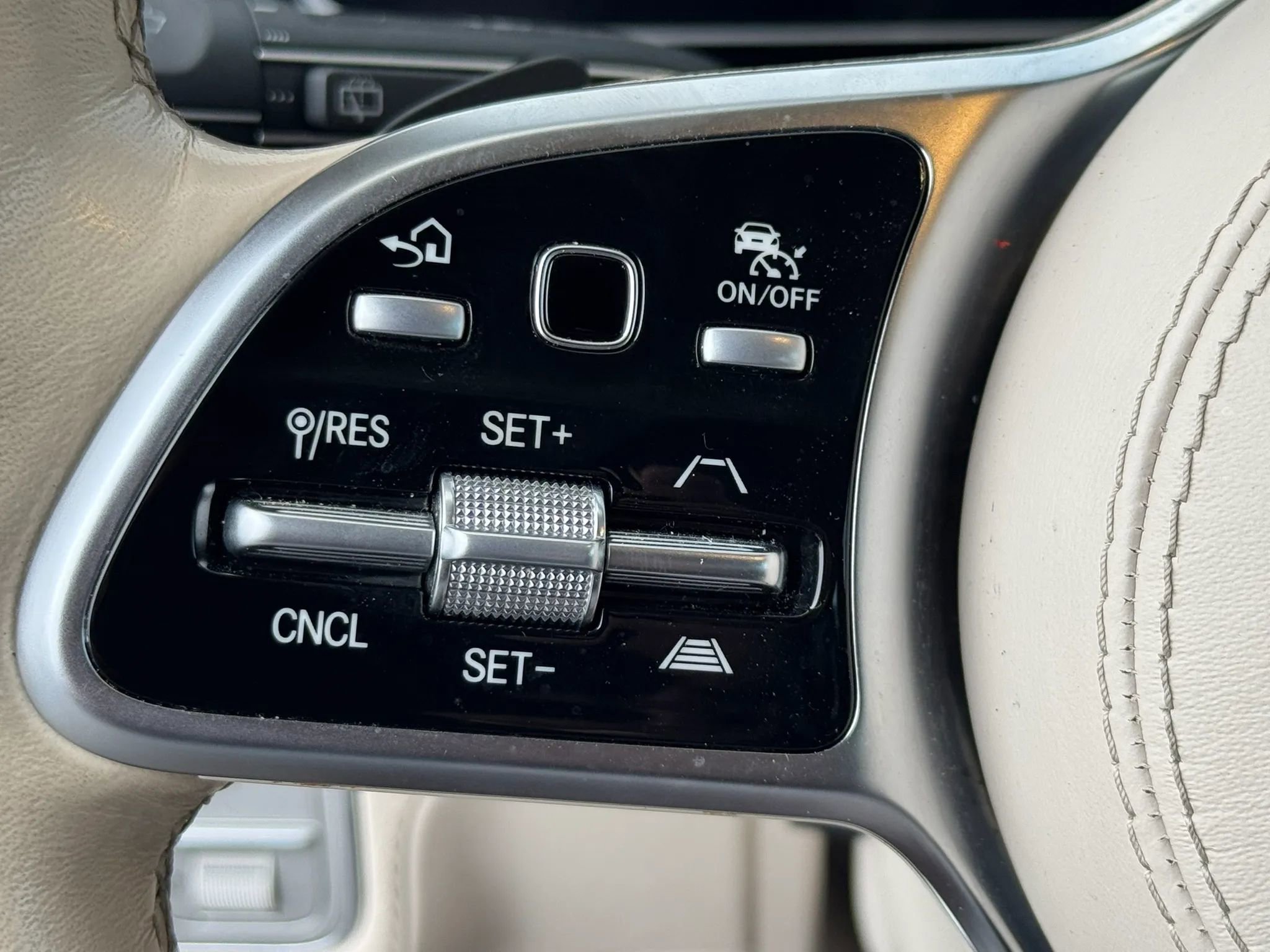 Used 2021 Mercedes-Benz Maybach GLS 600 4MATIC image 12