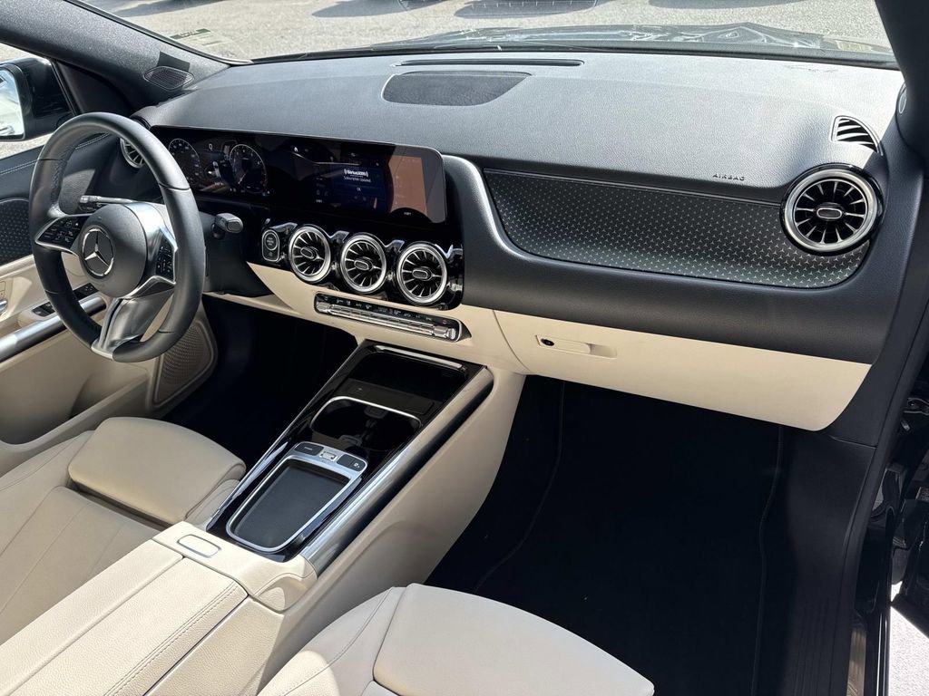 Used 2025 Mercedes-Benz GLA 250 image 13