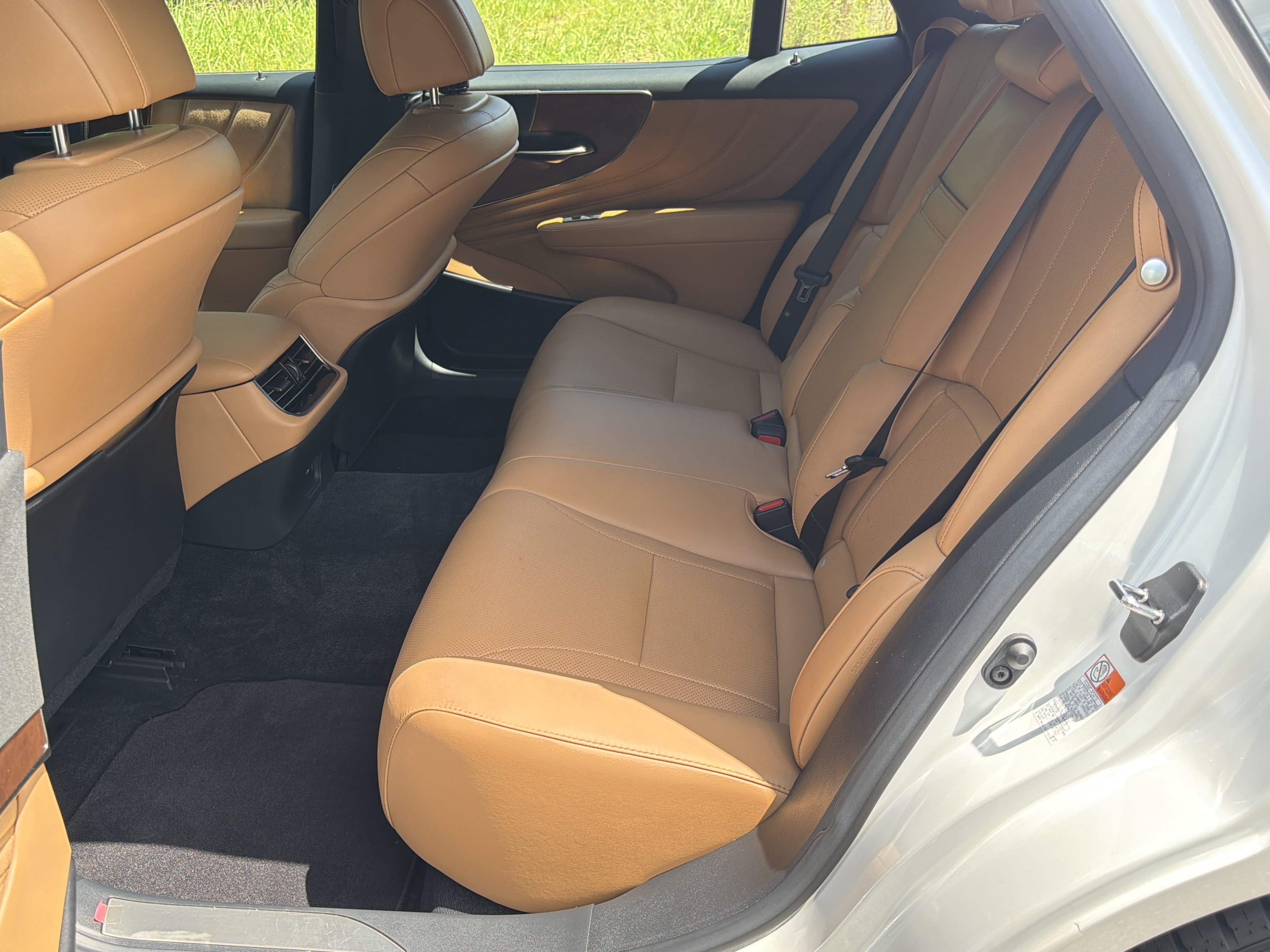 Used 2021 Lexus LS 500 w/ Accessory Package (Z2) RWD image 21