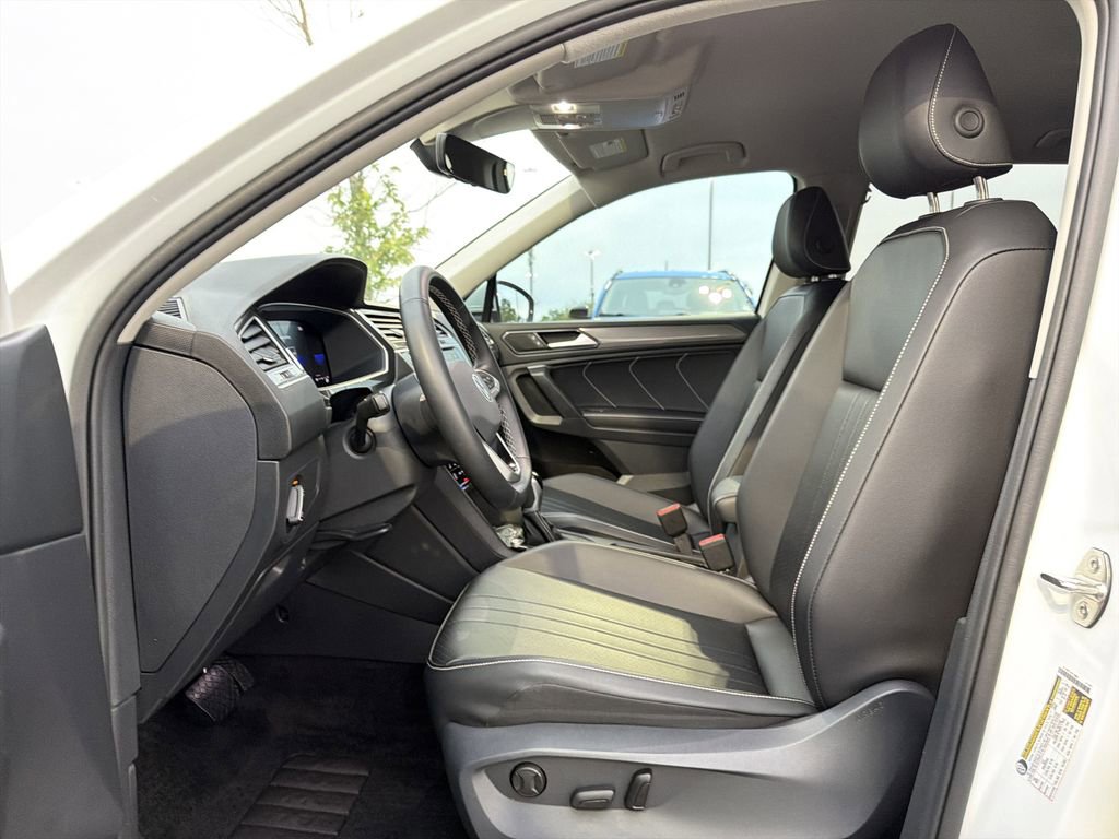 Used 2024 Volkswagen Tiguan SE FWD image 11