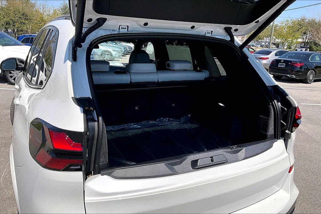 New 2026 BMW X5 xDrive40i w/ M Sport Package AWD/4WD image 24