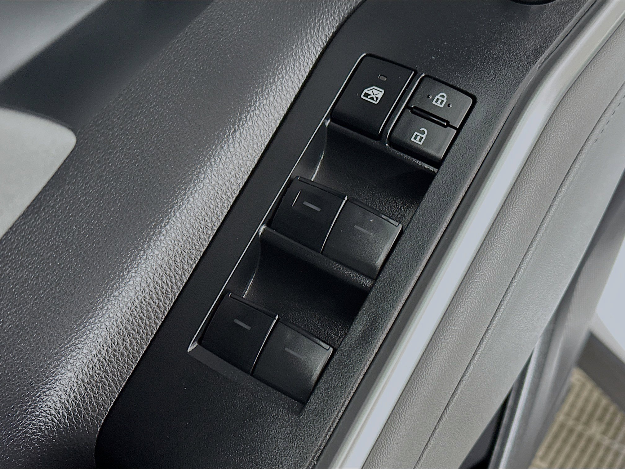 Used 2023 Toyota Highlander XLE image 17